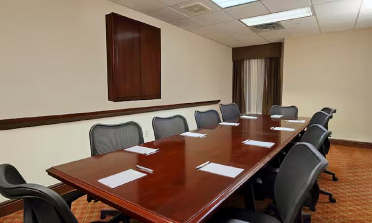 Hampton Inn and Suites Newtown