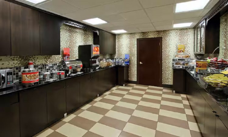 Hampton Inn and Suites Newtown