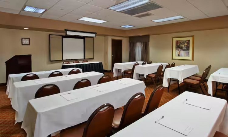 Hampton Inn and Suites Newtown